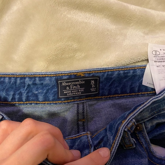 Abercrombie Girlfriend Jeans - Picture 2 of 2